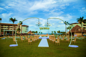 Destination Weddings vs Traditional Weddings